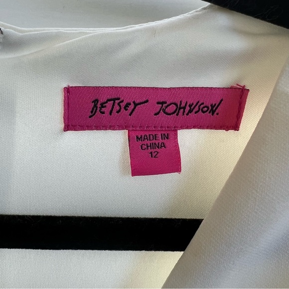 Betsey Johnson NWT Off White Puff Sleeve Faux Wrap Dress Size 12 - Picture 4 of 7
